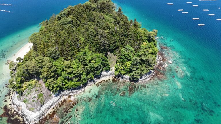 東北唯一の無人島海水浴場！？オランダ島上陸をめざそう！シーカヤックスクール